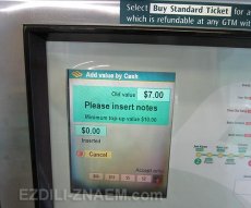 На фото: как купить билет в метро Сингапура